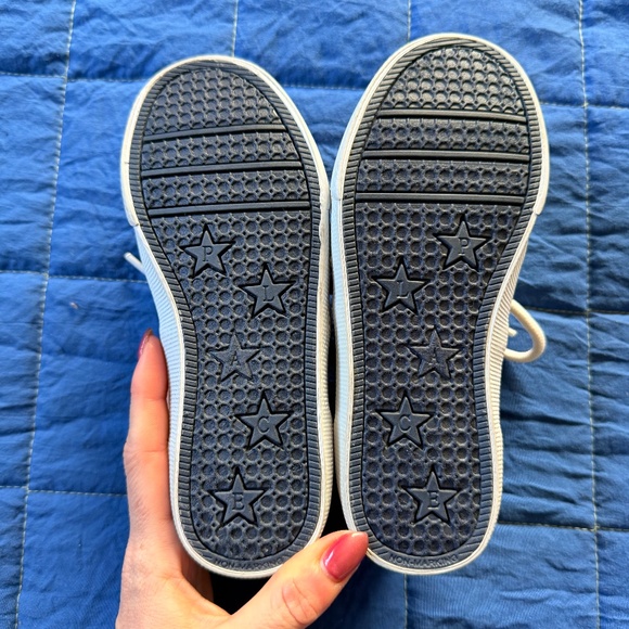 NEW Children’s Place Boys High Top Sneakers - Picture 2 of 4